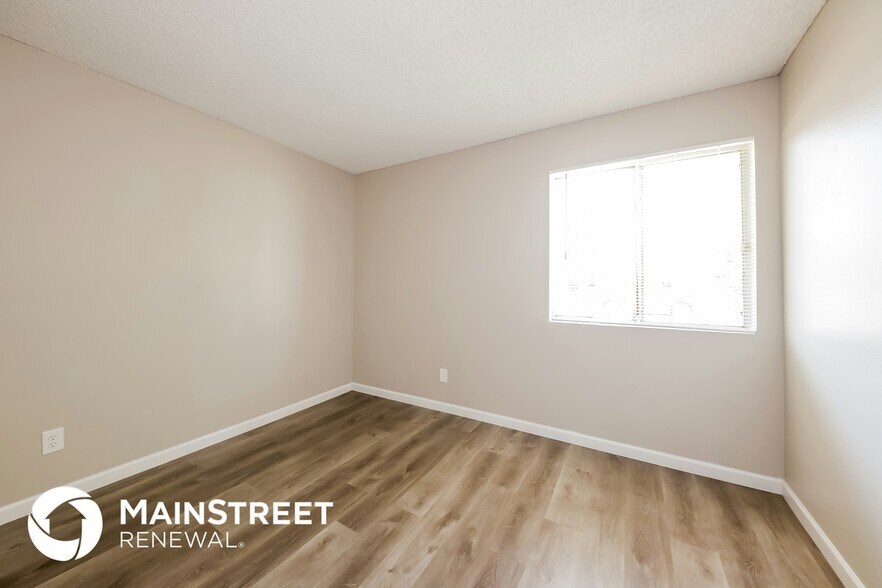 Building Photo - 337 W Kristal Way