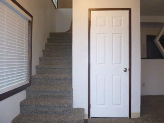 Building Photo - 3 Bedroom 1 Ba House