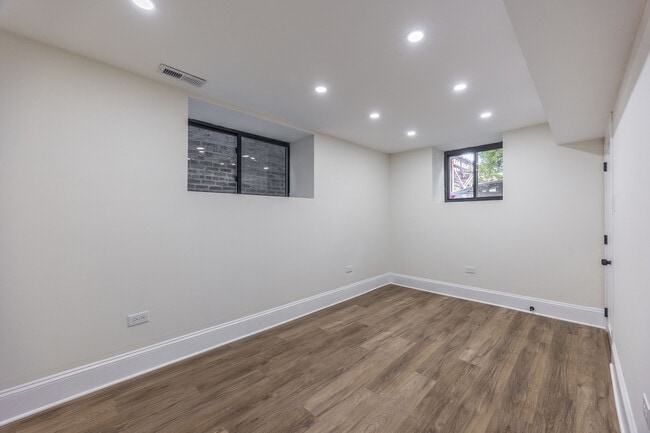 Building Photo - 4638 N Hamilton Ave