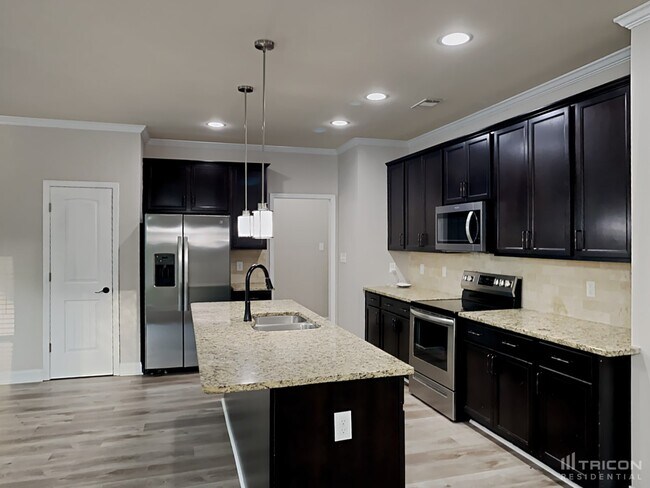 Building Photo - 83 Collins Run Dr