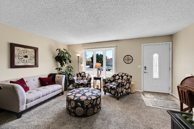 Building Photo - 10883 Fairfax Way