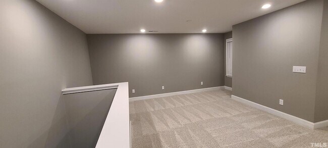 Building Photo - 529 Buhrstone Dr