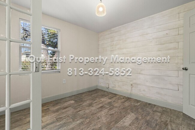 Building Photo - Private Yard Living with Recent Upgrades in Central Tampa