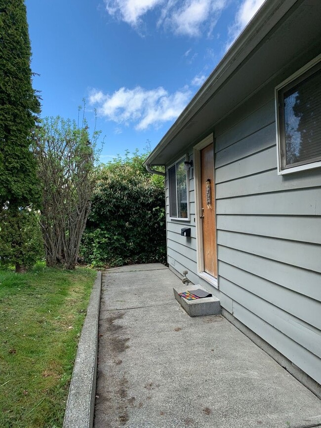 Building Photo - 924 Billy Frank Jr. St