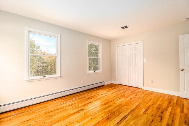 Building Photo - 85 Ironworks Hill Rd