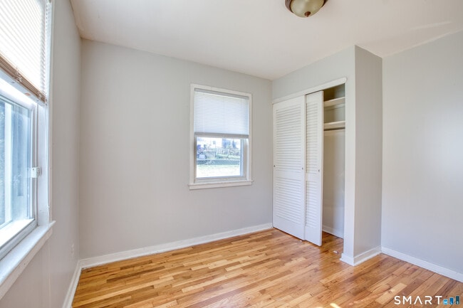 Building Photo - 124 Mayflower St