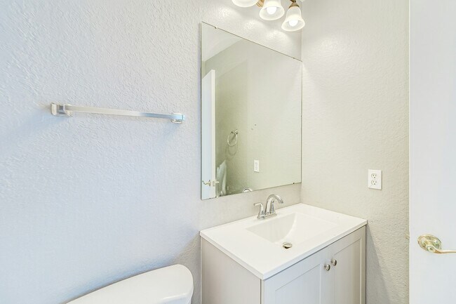 Building Photo - 2912 E Columbus Dr