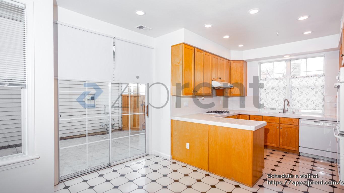 Building Photo - 5 Chester Cir