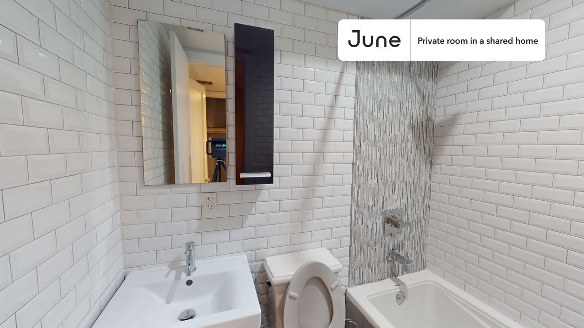 Building Photo - Room in Shared 3 bed/3 bath home