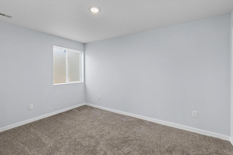 Building Photo - 481 10th St