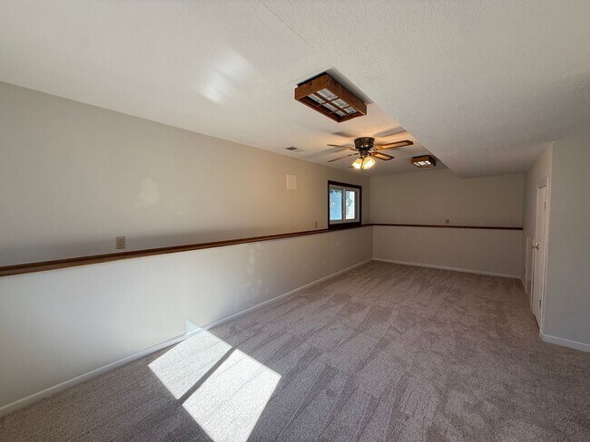 Building Photo - Woodbury 3 Bed 2 Bath Single Family Home