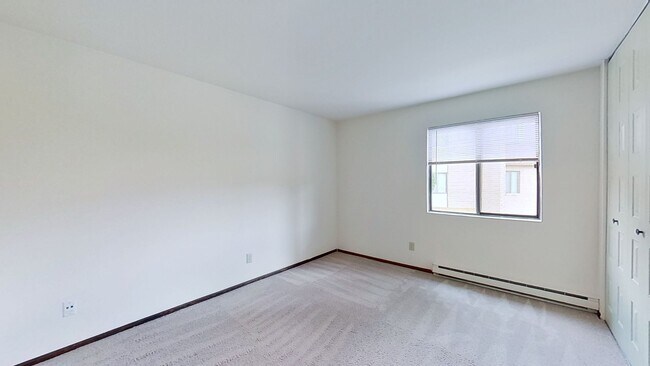 Building Photo - Lower 1 Bedroom 1 Bathroom Apartment Available