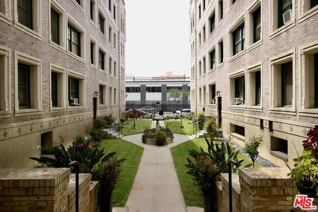 Building Photo - 2121 James M Wood Blvd