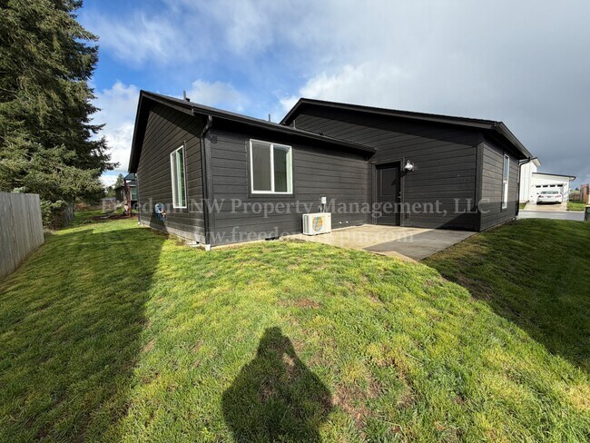 Building Photo - 1019 Peach Rd