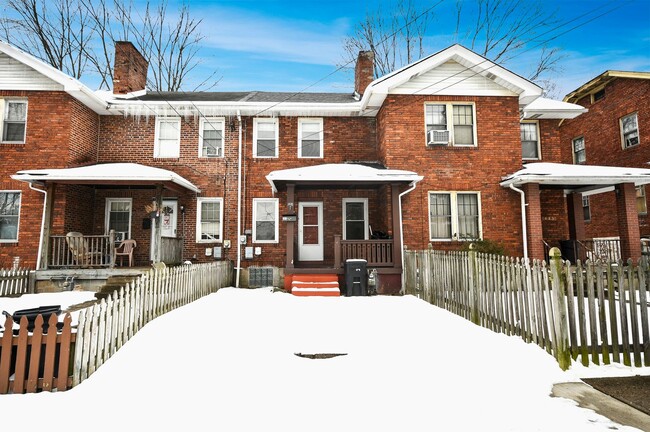 Primary Photo - 2 Bed/1Bath Single Family Row House - Sect...