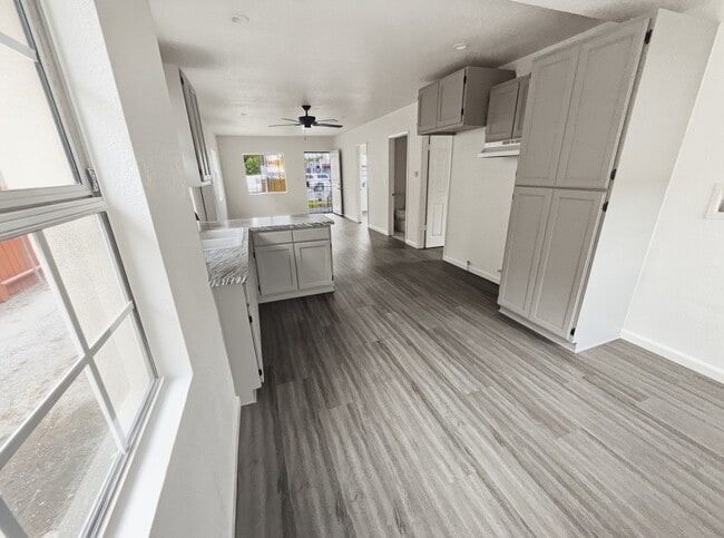 Building Photo - 321 W 83rd St