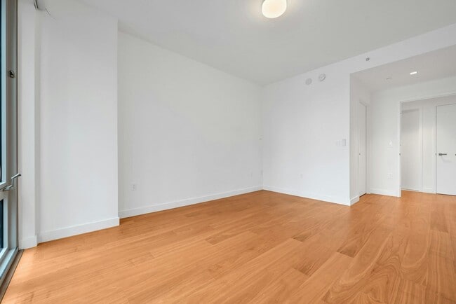 Building Photo - 2 Shore Ln