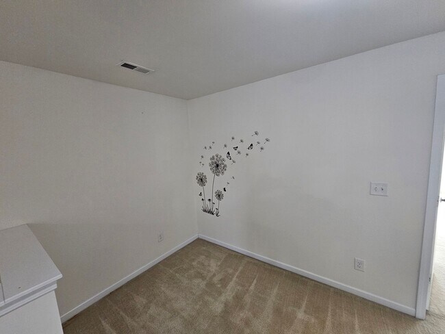 Building Photo - Well Maintained Large townhome in Steele Creek