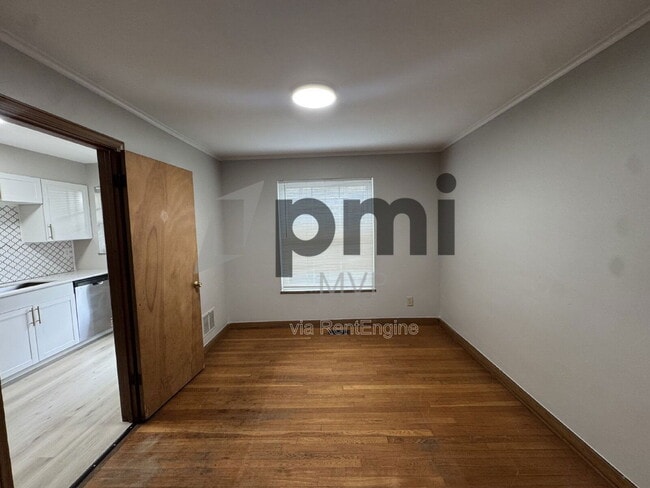 Building Photo - 2137 Ridgeview Rd