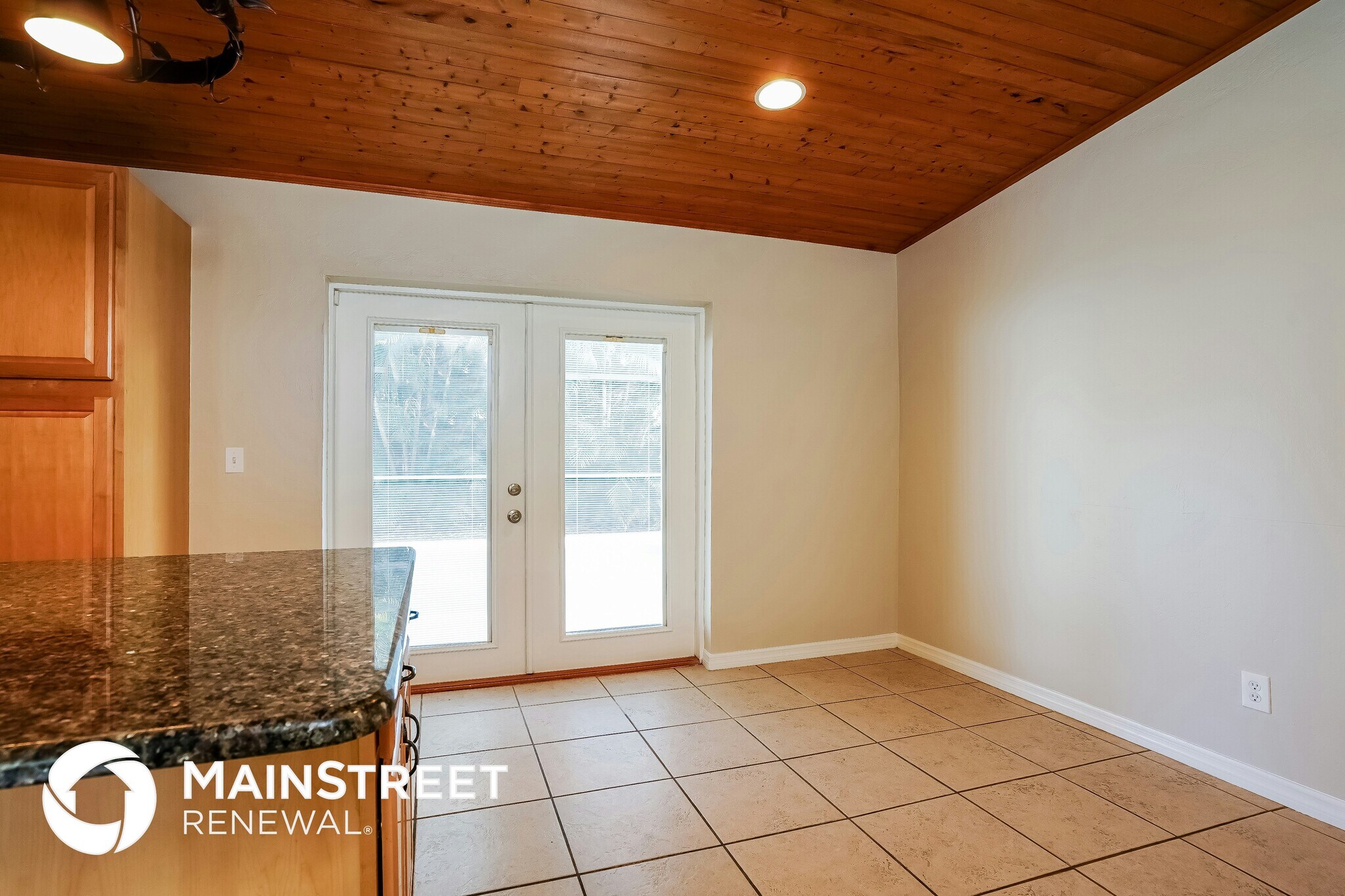 Building Photo - 15860 Willoughby Ln