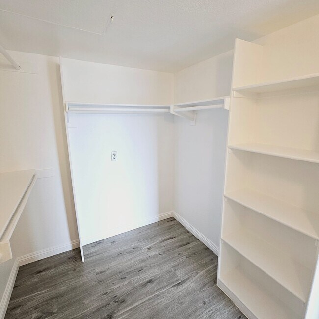 Walk in Closet - 3448 Hathaway Ave