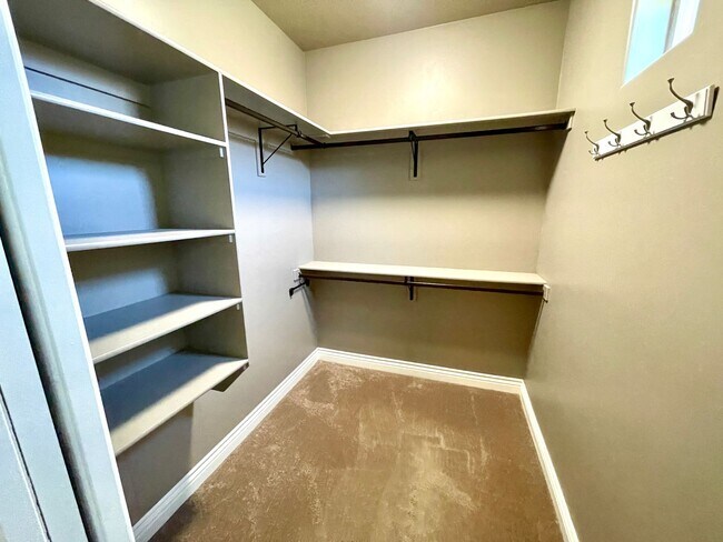 Building Photo - Beautiful 3 Bedroom Home in Central Kingman!