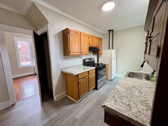 Building Photo - 2 Bedroom 1 Bathroom in Lancaster City!