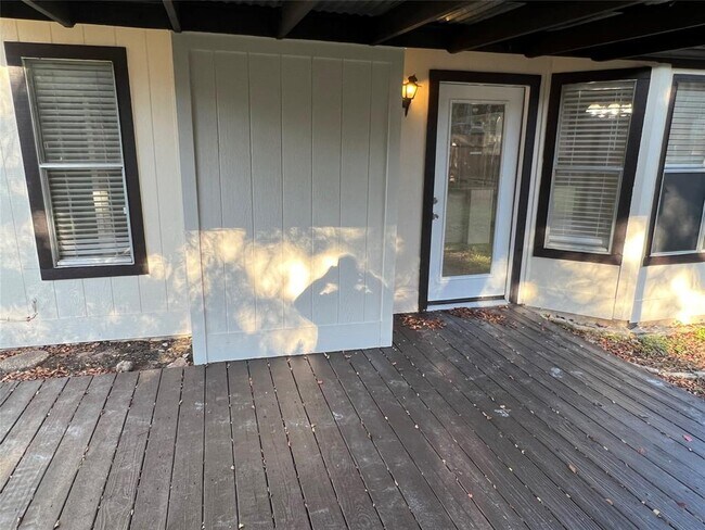 Building Photo - 5909 Avery Island Ave