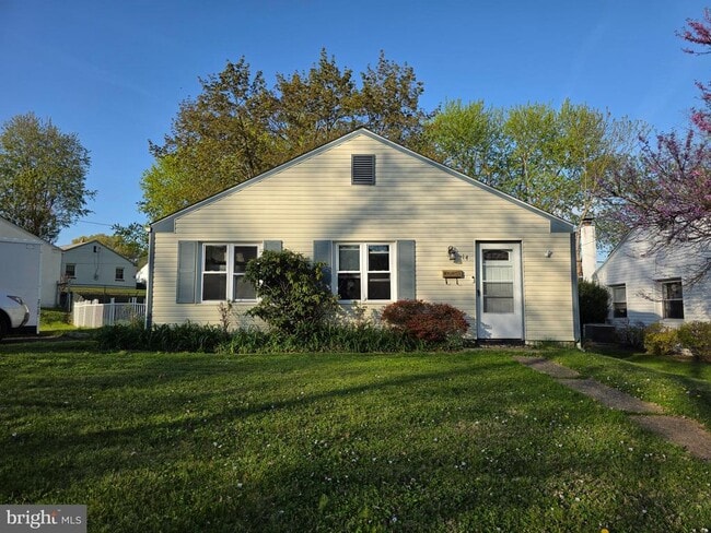 Building Photo - 14 Scarlet Ave