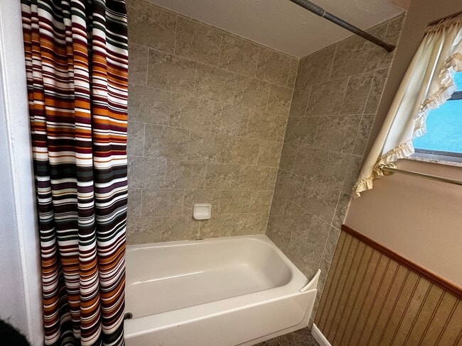 Building Photo - Beverly Hills Cutie 1/1