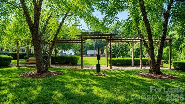 Building Photo - 1224 Green Oaks Ln