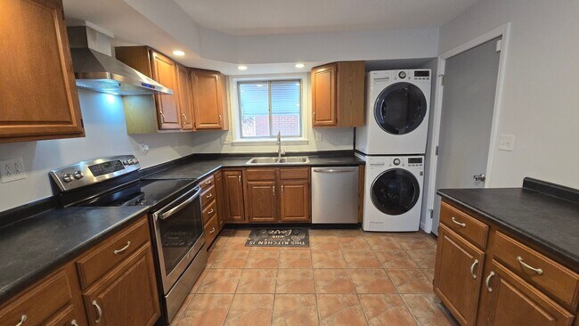 Building Photo - Renovated 3 Bed, 2 Bath Home Located in Stratford Park Neighborhood