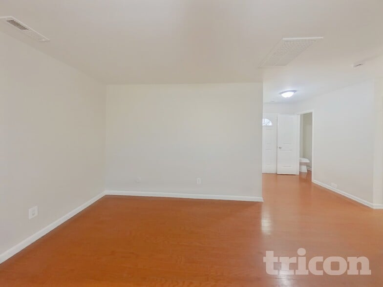 Building Photo - 9425 Macquarie Ln