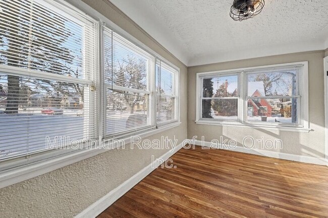 Building Photo - 419 W Iroquois Rd