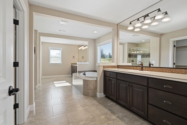 Building Photo - 5832 NW Bannister Dr
