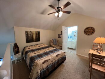 Building Photo - Lake view / Fully furnished town house