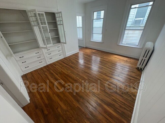 Building Photo - 130 5th Ave