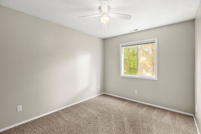 Building Photo - Fantastic Location - Beaverton 3 Bedroom, 2.5 Bath Townhome