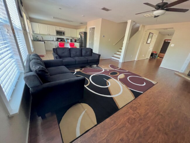 Building Photo - 24707 Maple Crest