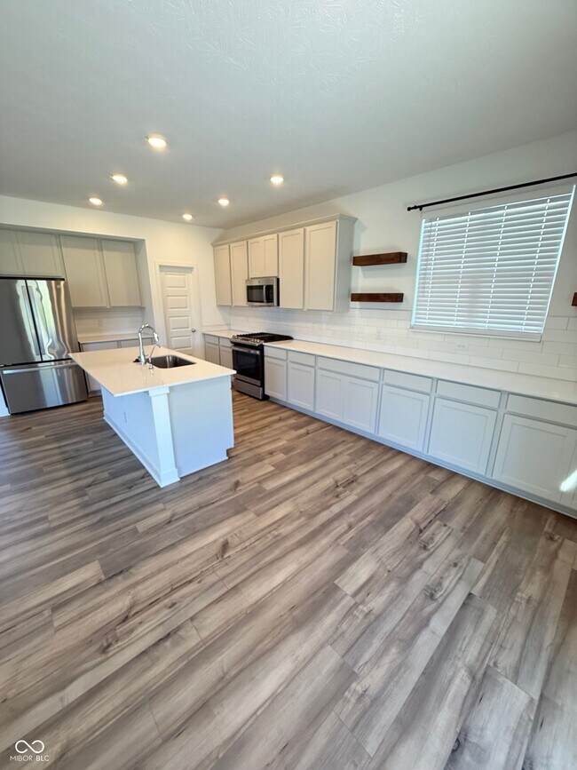 Building Photo - 1046 Elmwood Ln