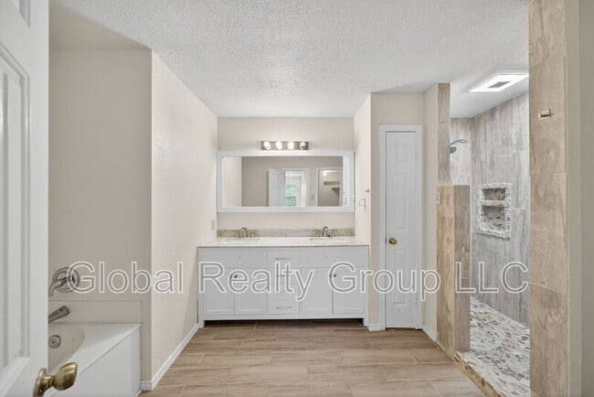 Building Photo - 3580 Olde Moss St