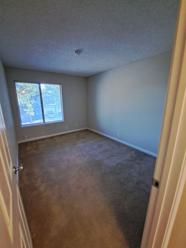 Building Photo - Living Large in North Vacaville - Rent inc...