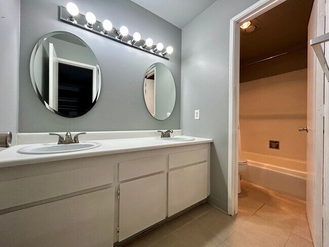 Building Photo - FIRST MONTHS RENT FREE! Welcome to your new home!