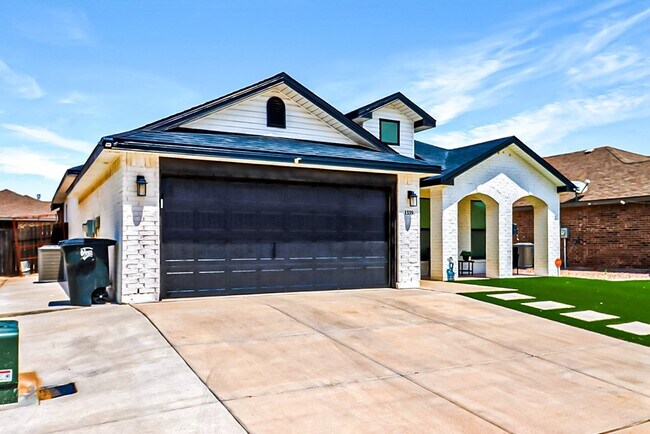 Building Photo - 1339 Masquerade Blvd