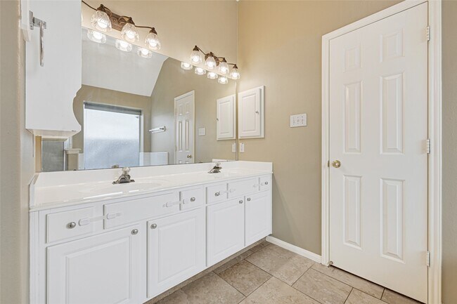 Building Photo - 18819 Forest Deer Rd