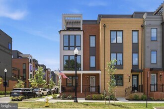 Building Photo - 329 Calvert Ave