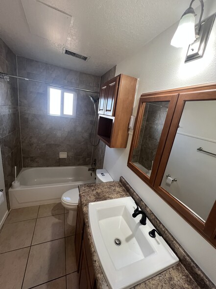Bath 1 - 6116 Cloudcroft Rd NW
