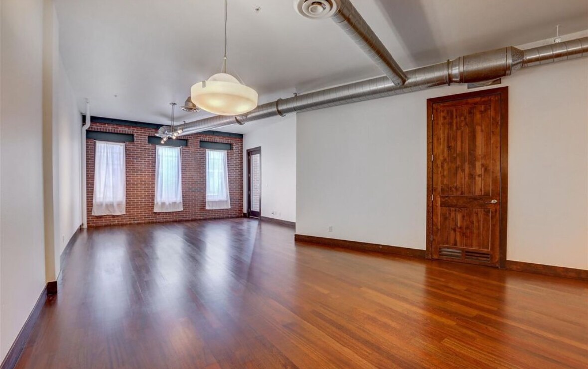 Building Photo - 2101 Larimer St