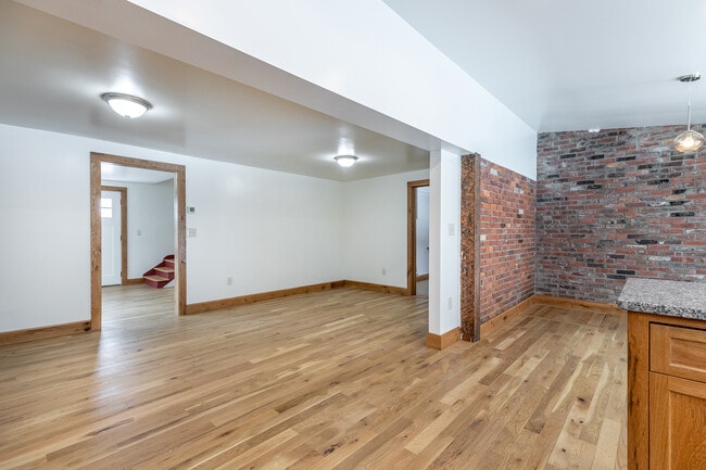Building Photo - 14 Browns Ln