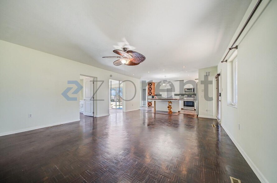 Building Photo - 2540 Sistina St